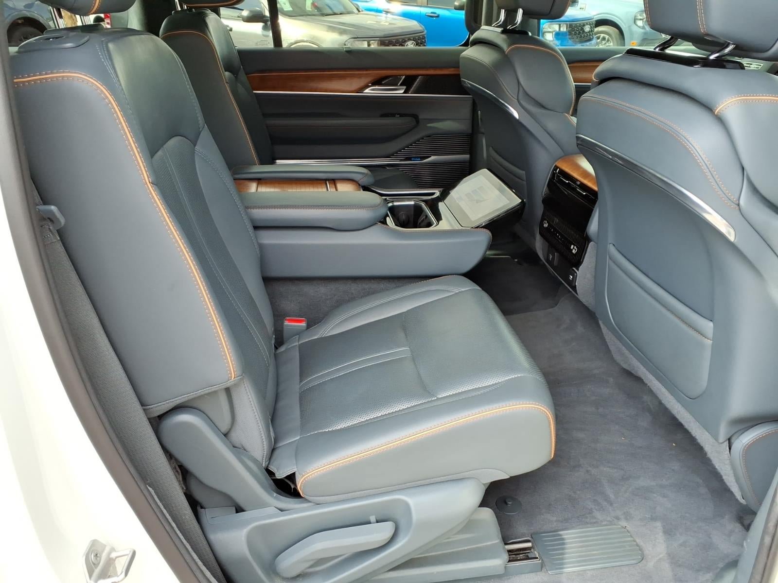 Used 2022 Jeep Grand Wagoneer Series II w/ Convenience Group III AWD/4WD image 15
