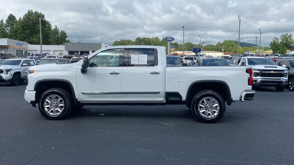 Used 2025 Chevrolet Silverado 3500 High Country w/ High Country Premium Package AWD/4WD image 8