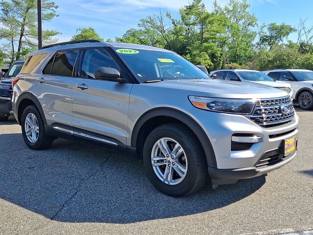 Certified 2023 Ford Explorer XLT w/ Equipment Group 202A AWD/4WD image 2