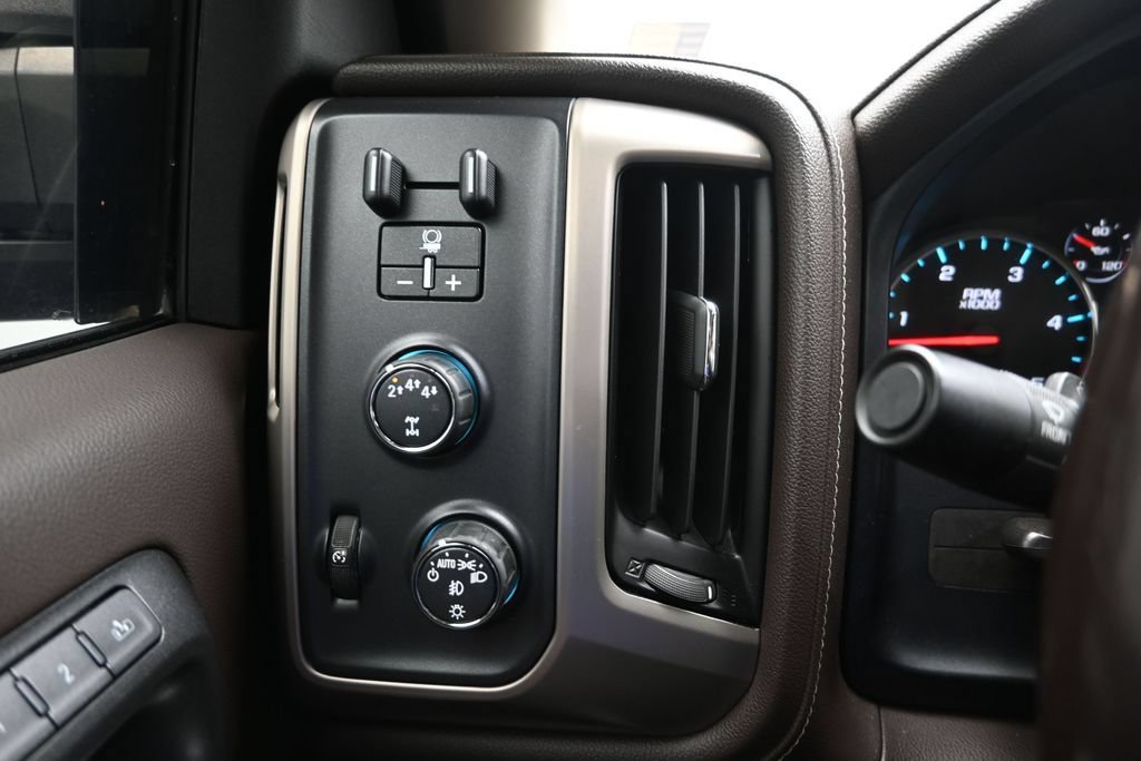 Used 2019 GMC Sierra 2500 Denali w/ Duramax Plus Package AWD/4WD image 17