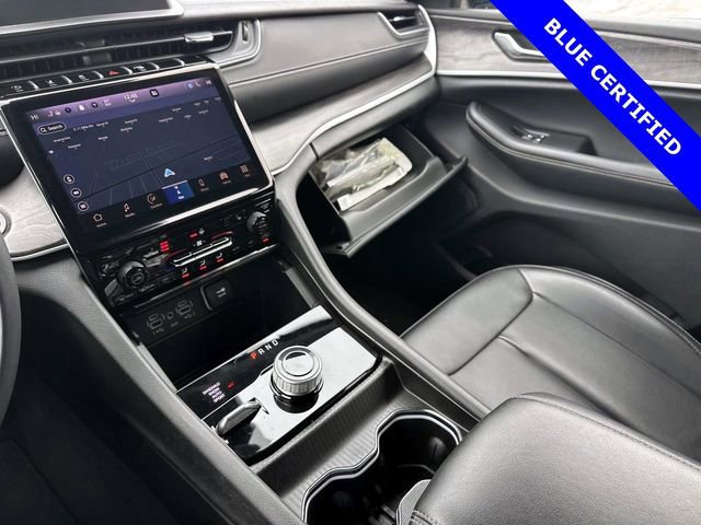 Used 2024 Jeep Grand Cherokee L Limited w/ Black Appearance Package image 18