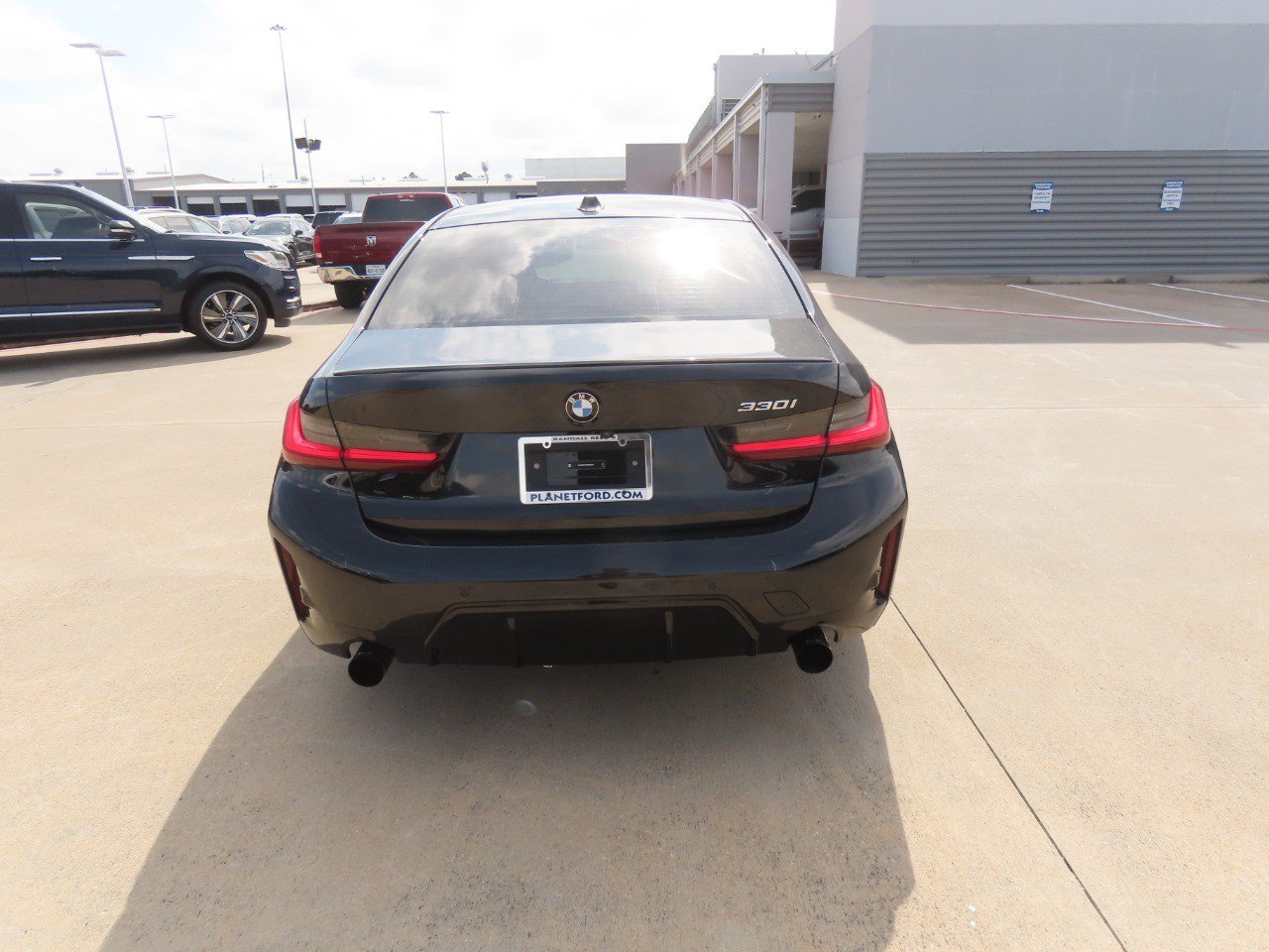 Used 2023 BMW 330i Sedan w/ M Sport Package RWD image 11