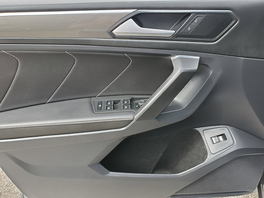 Used 2023 Volkswagen Tiguan SE R-Line AWD/4WD image 11