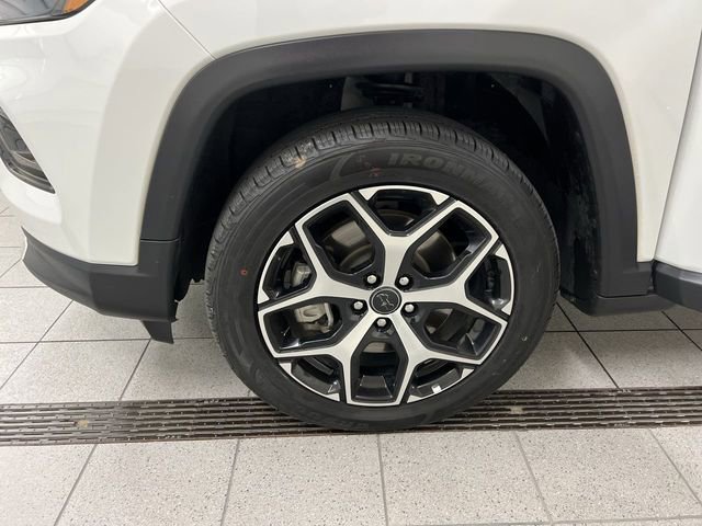 Used 2025 Jeep Compass Limited AWD/4WD image 10