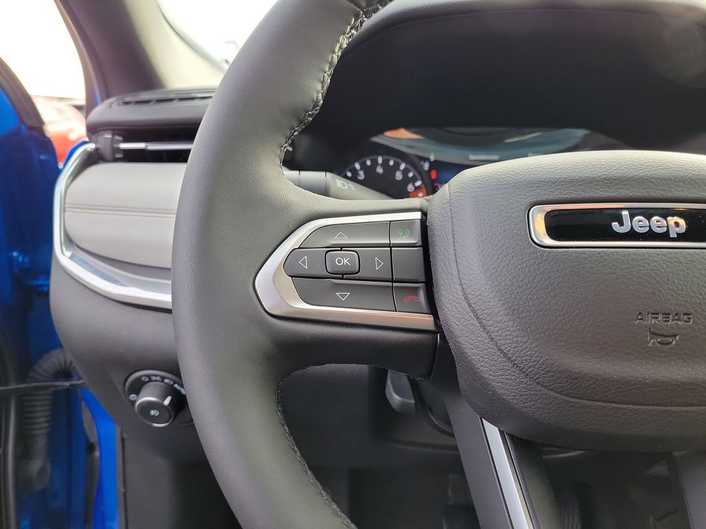 Used 2023 Jeep Compass Limited image 23