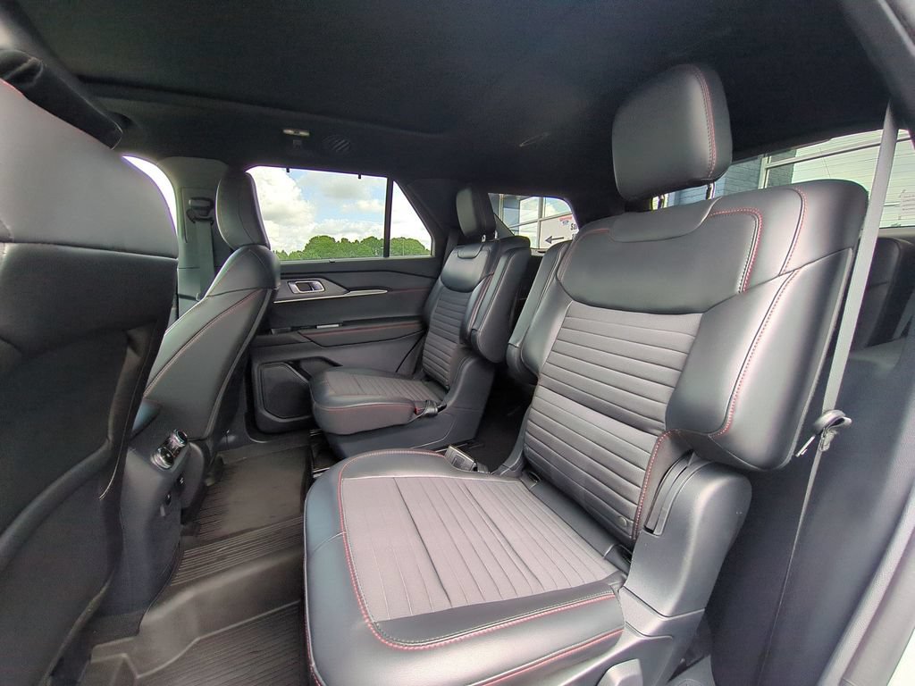 Certified 2025 Ford Explorer ST-Line w/ Premium Package AWD/4WD image 28