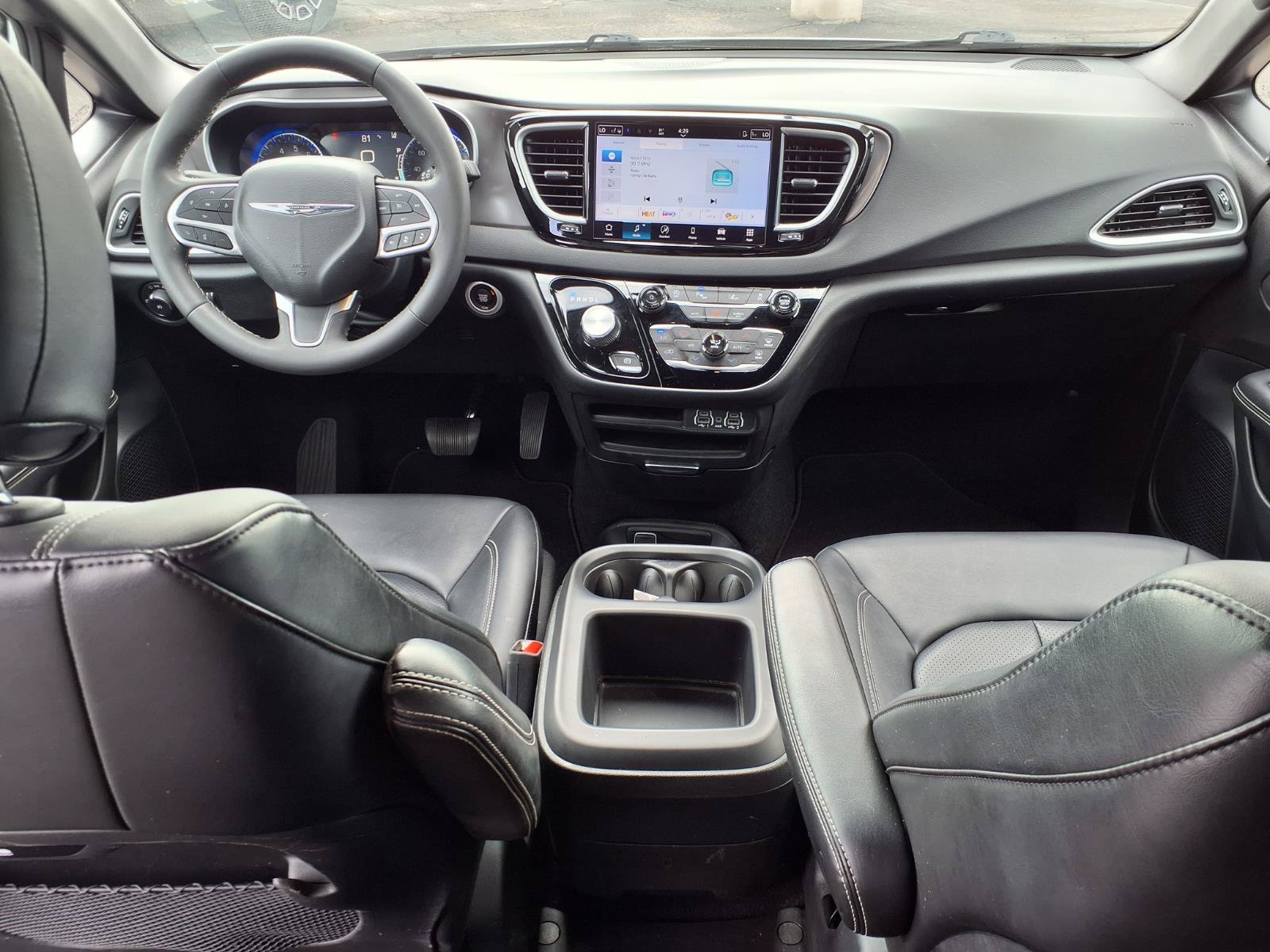 Used 2025 Chrysler Pacifica Select FWD image 19