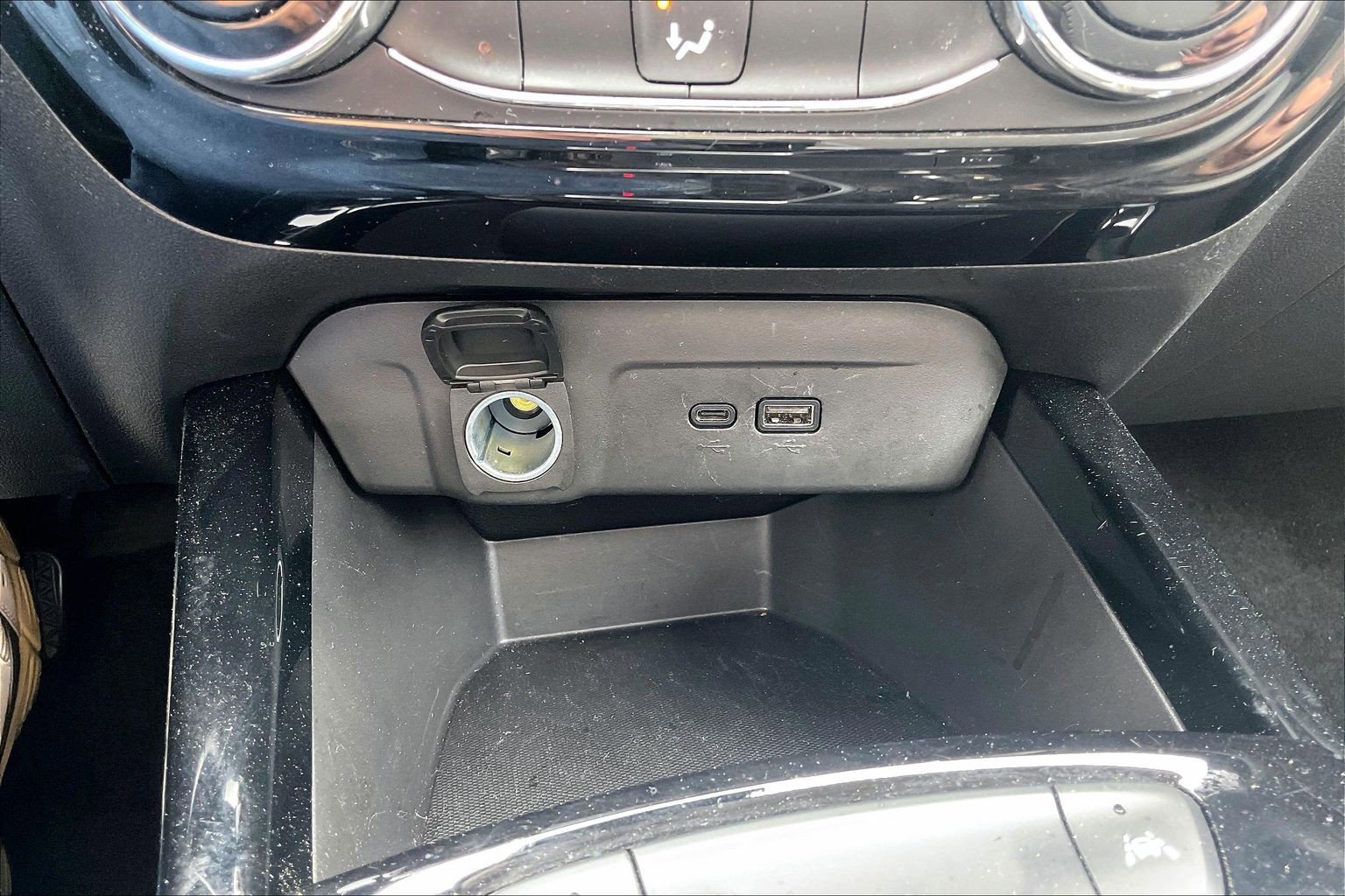 Used 2025 Chevrolet Trax LT FWD image 30