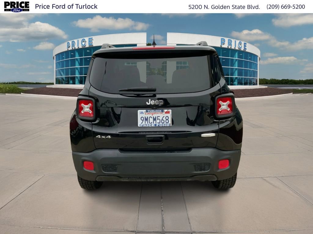 Used 2018 Jeep Renegade Latitude w/ Cold Weather Group AWD/4WD image 4