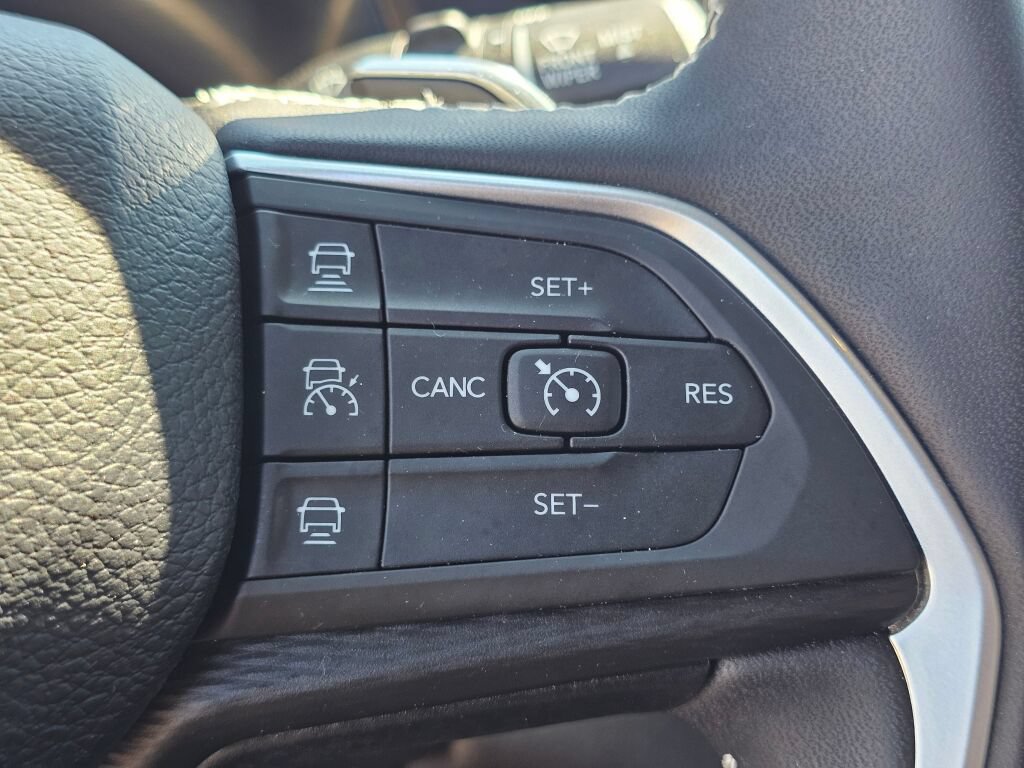 Used 2024 Jeep Grand Cherokee Altitude AWD/4WD image 21