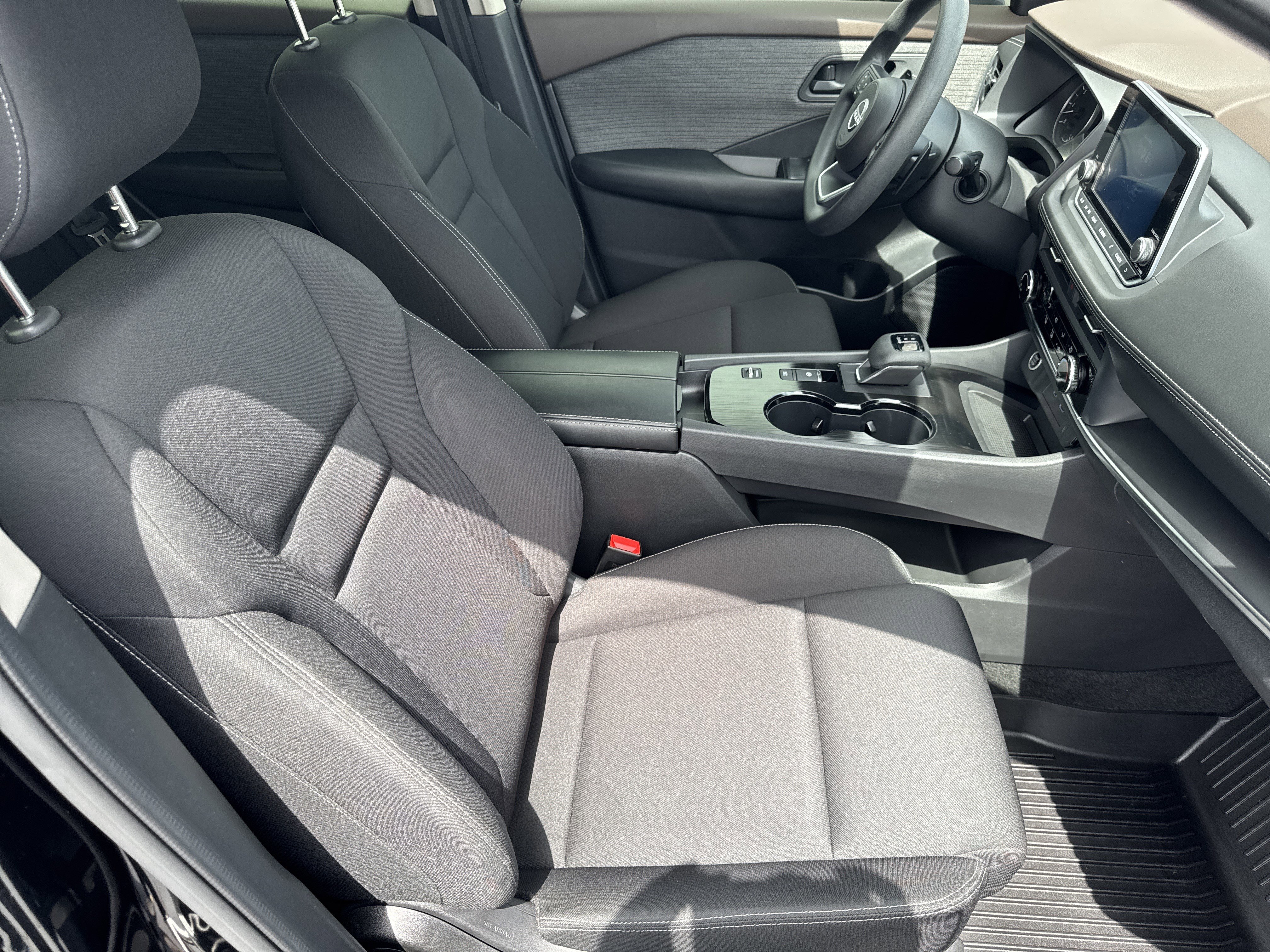 Used 2023 Nissan Rogue S FWD image 14