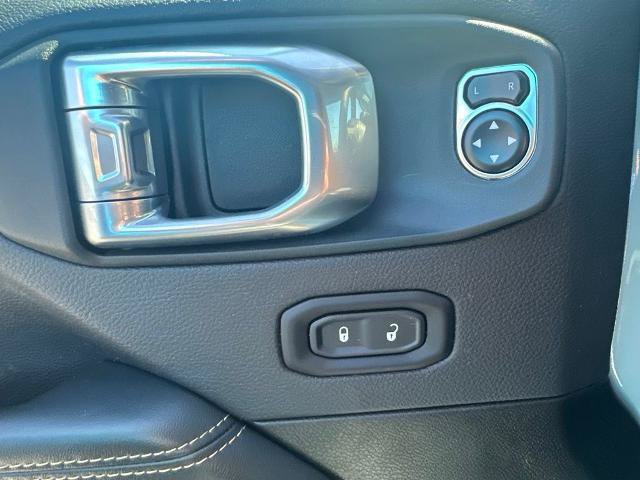 Used 2024 Jeep Wrangler Unlimited Sahara AWD/4WD image 15