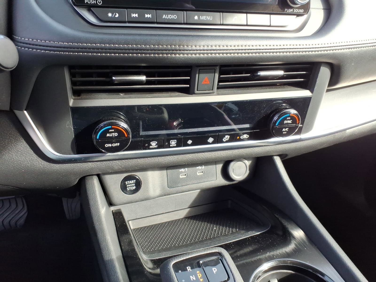 Used 2024 Nissan Rogue SV image 19