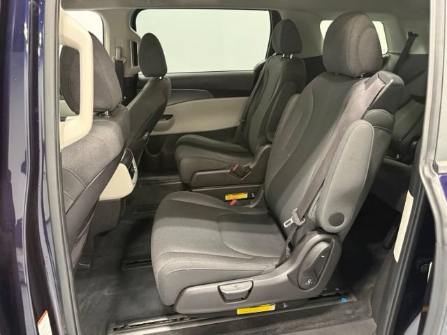 Used 2023 Kia Carnival LX FWD image 33