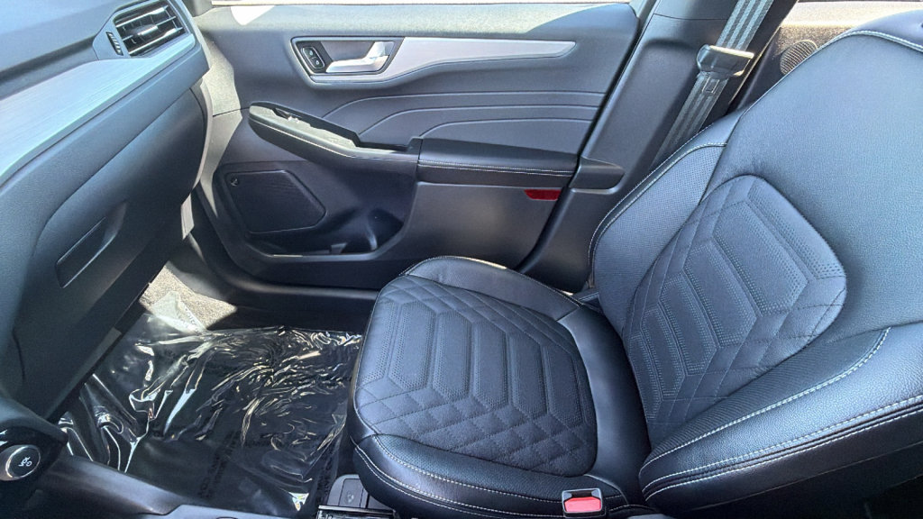 Certified 2024 Ford Escape Platinum w/ Premium Technology Package AWD/4WD image 12