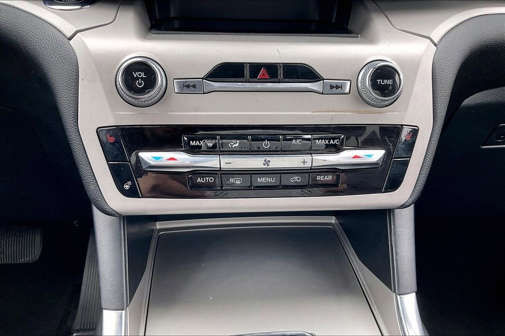 Certified 2024 Ford Explorer XLT w/ Equipment Group 202A image 33