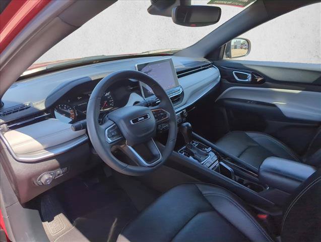 Used 2025 Jeep Compass Limited AWD/4WD image 11