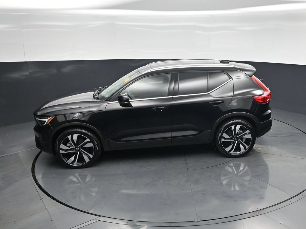 Used 2025 Volvo XC40 B5 Plus AWD/4WD image 45