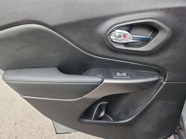 Used 2020 Jeep Cherokee Limited AWD/4WD image 26