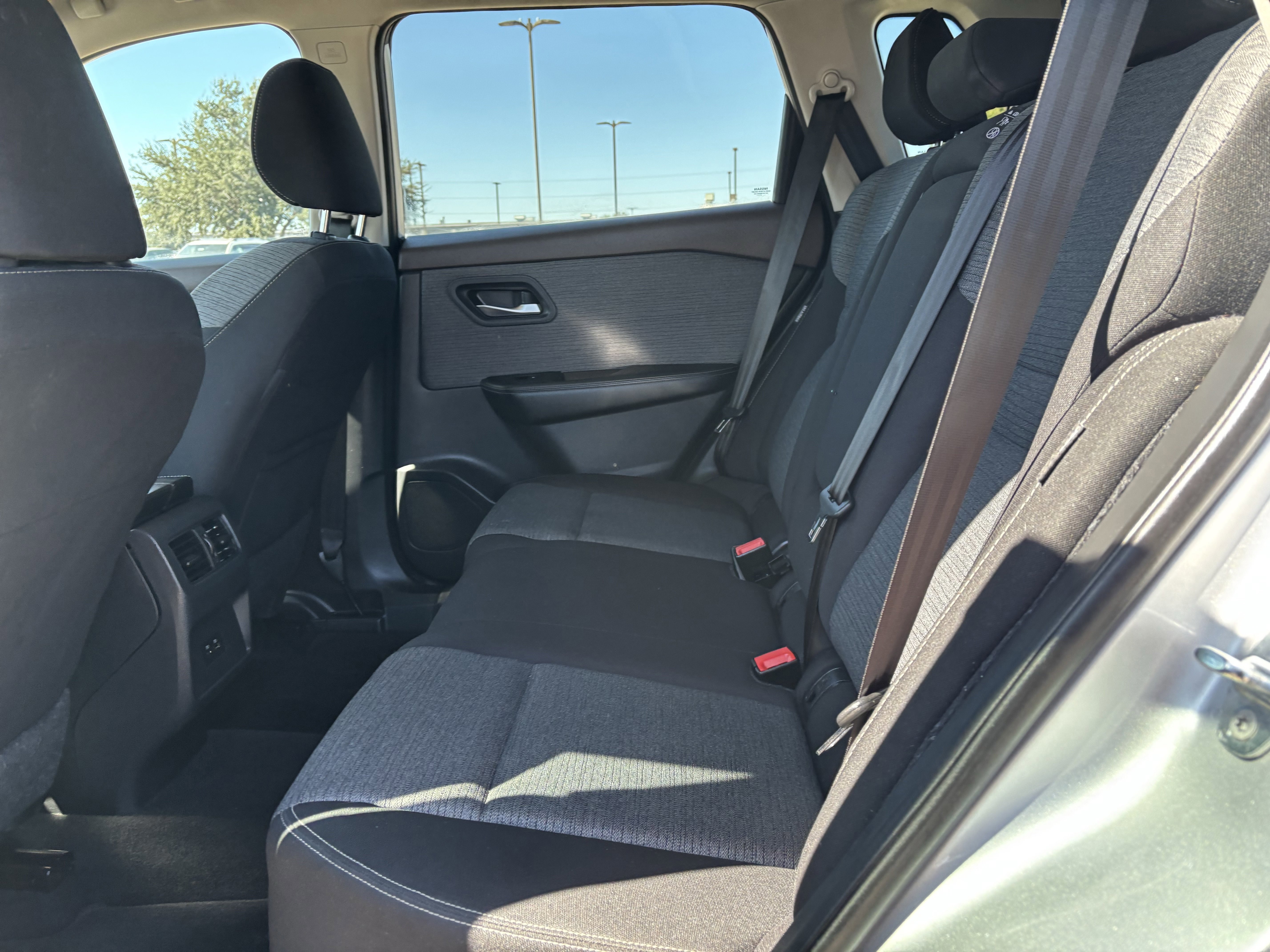 Used 2023 Nissan Rogue SV image 14