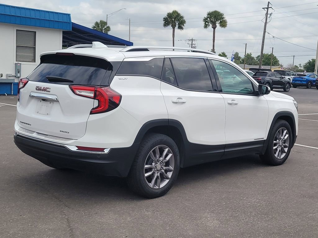 Used 2022 GMC Terrain SLT w/ Infotainment Package II AWD/4WD image 4