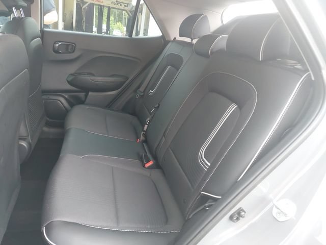 Used 2022 Hyundai Venue Limited FWD image 13