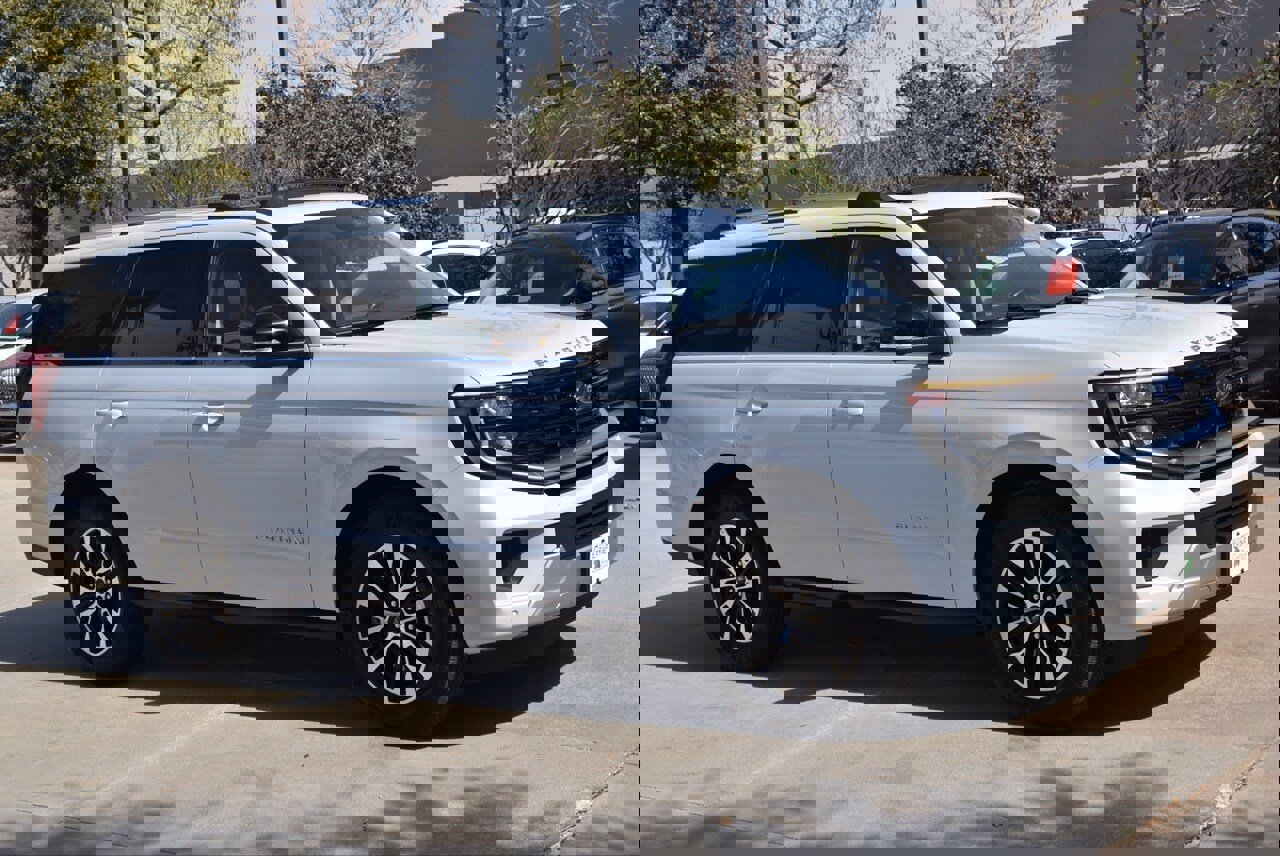Certified 2025 Ford Expedition Platinum image 12