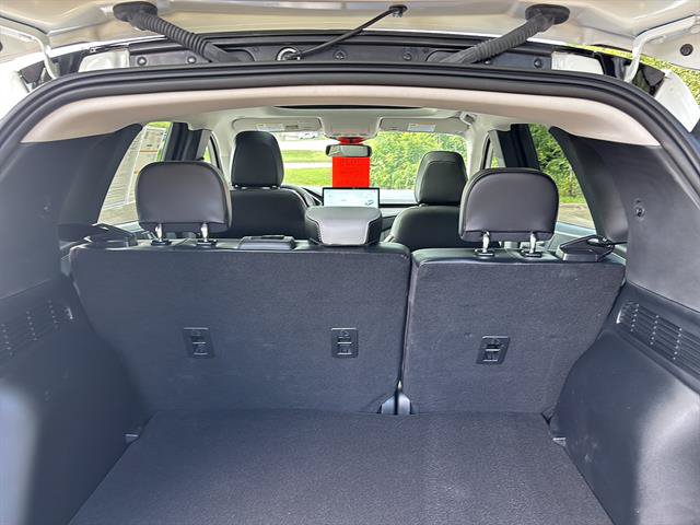 Certified 2025 Ford Escape Platinum w/ Class II Trailer Tow Package AWD/4WD image 18