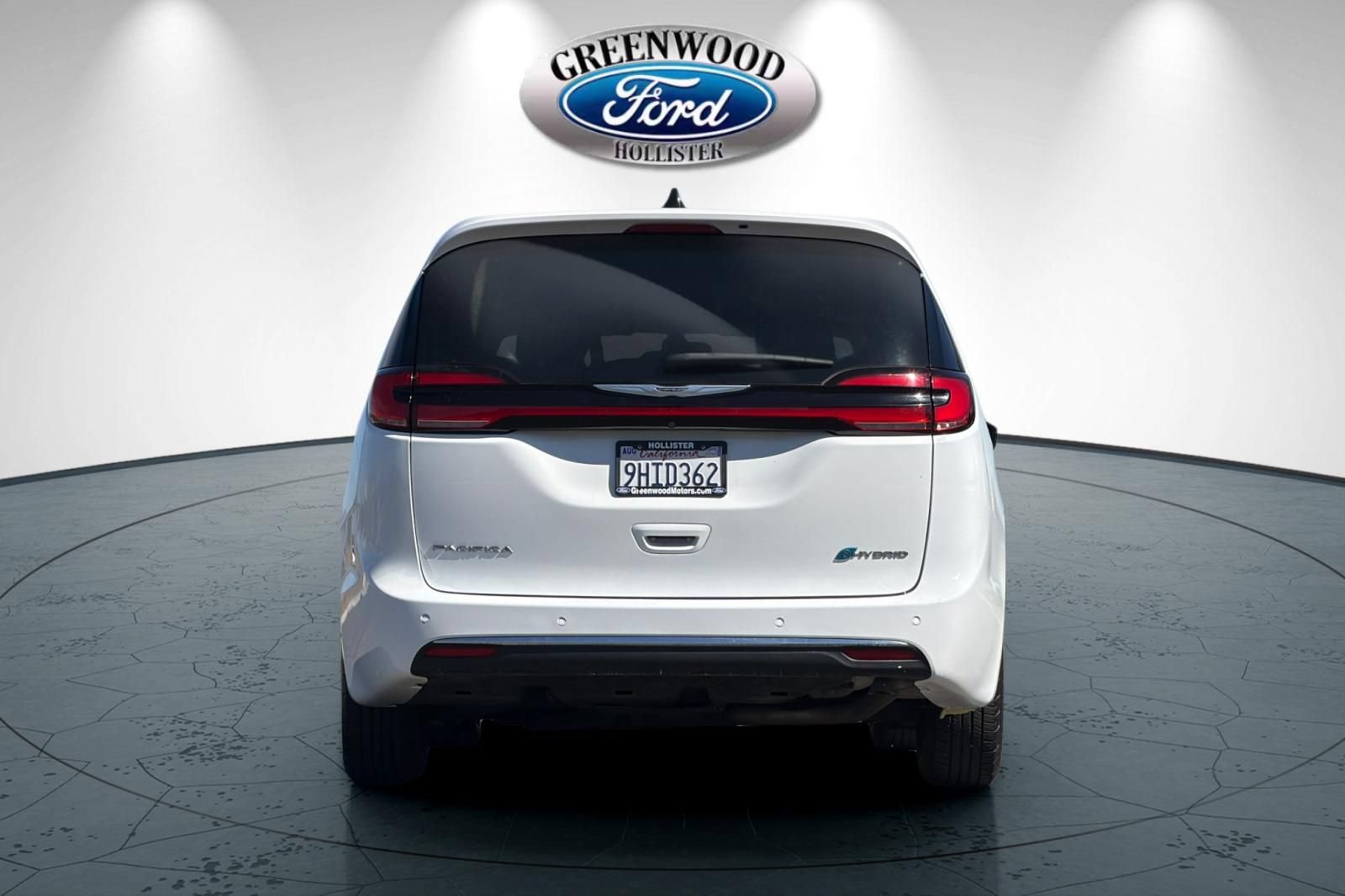 Used 2023 Chrysler Pacifica Touring-L FWD image 5