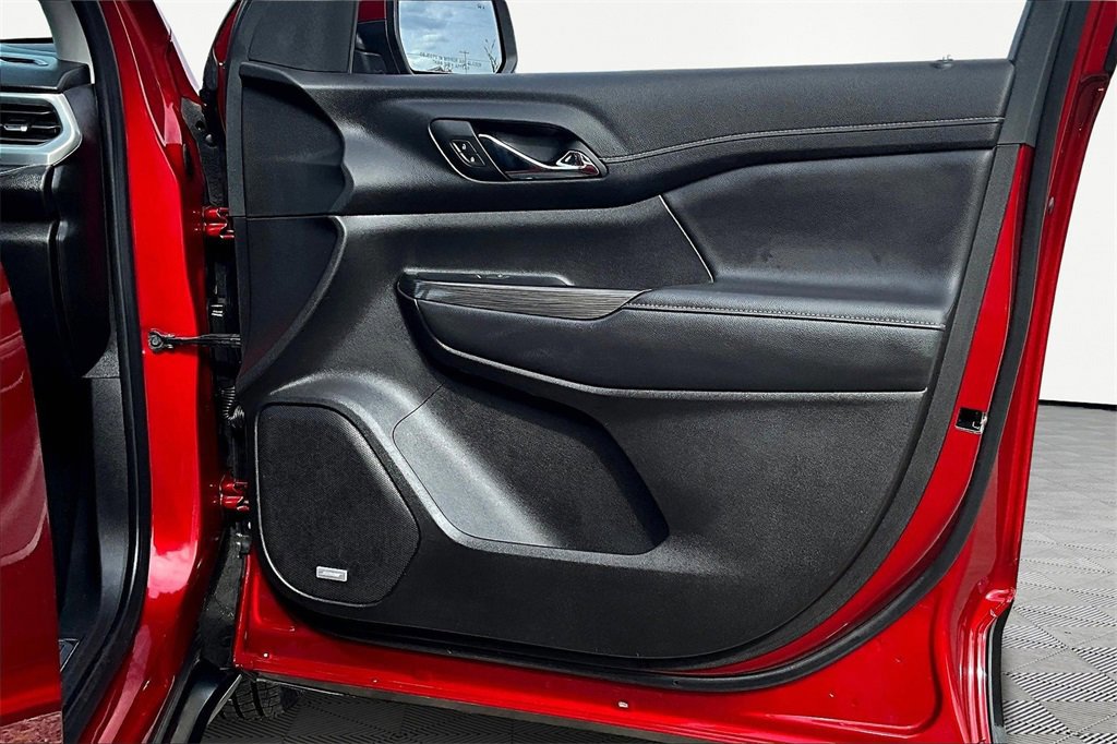 Used 2023 GMC Acadia SLT image 24