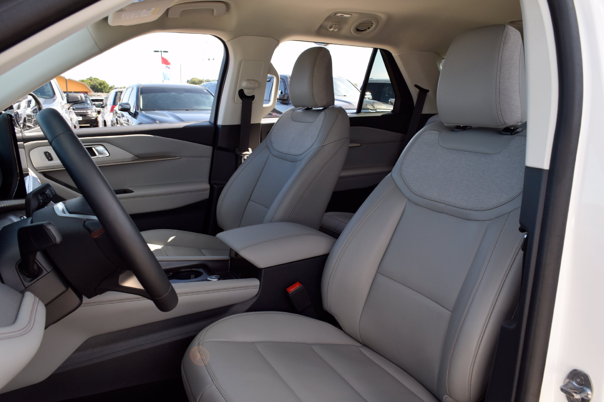 Certified 2025 Ford Explorer Active w/ Active Comfort Package AWD/4WD image 17
