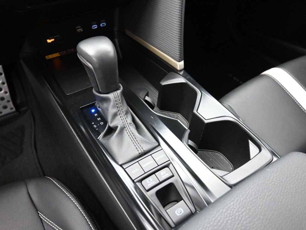 Used 2025 Toyota Camry SE image 30