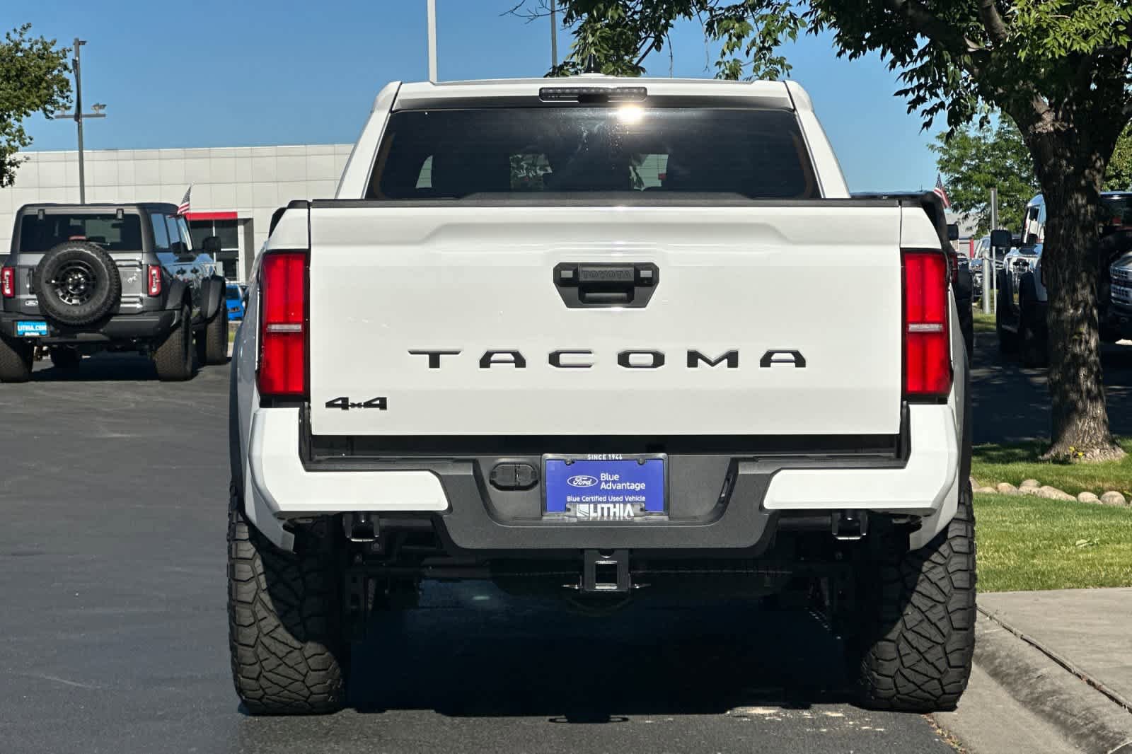Used 2025 Toyota Tacoma TRD Off-Road AWD/4WD image 7