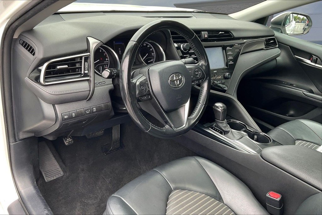 Used 2020 Toyota Camry SE FWD image 17