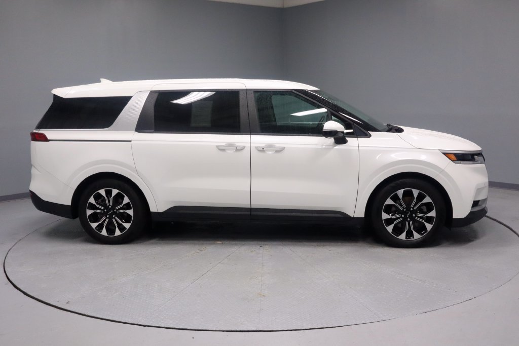 Used 2024 Kia Carnival EX FWD image 12