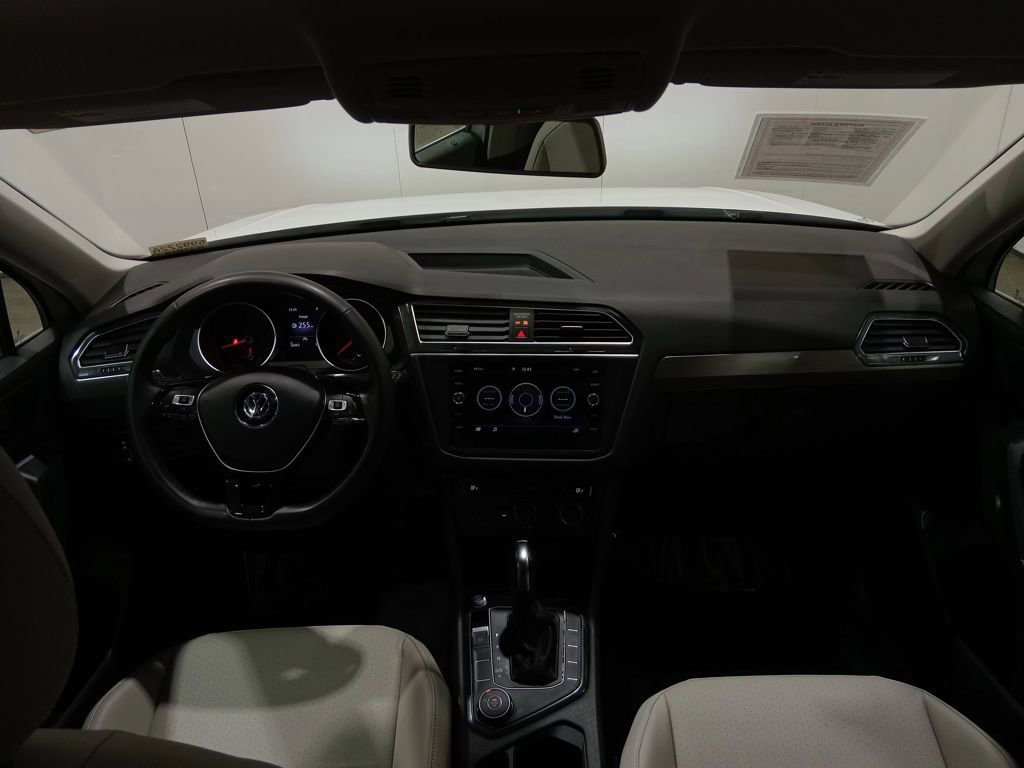 Used 2020 Volkswagen Tiguan SE w/ 3rd Row Seat Package image 16