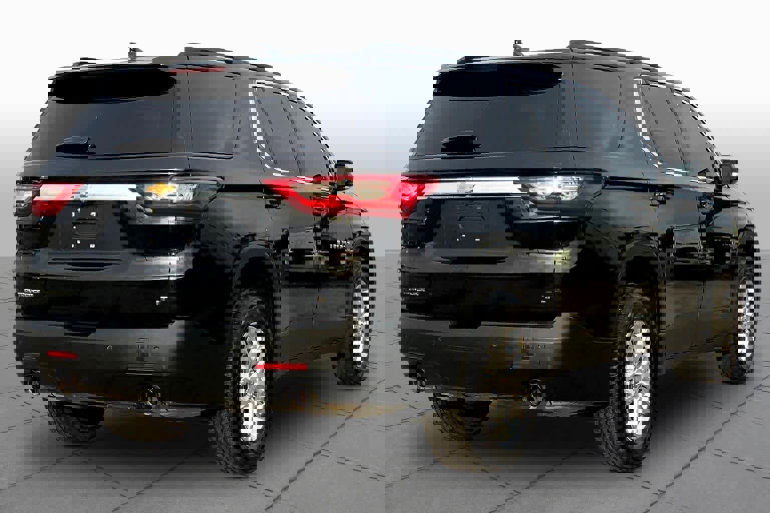 Used 2020 Chevrolet Traverse LT image 4