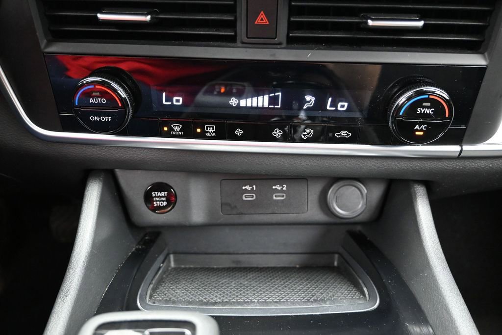 Used 2025 Nissan Rogue SV AWD/4WD image 42
