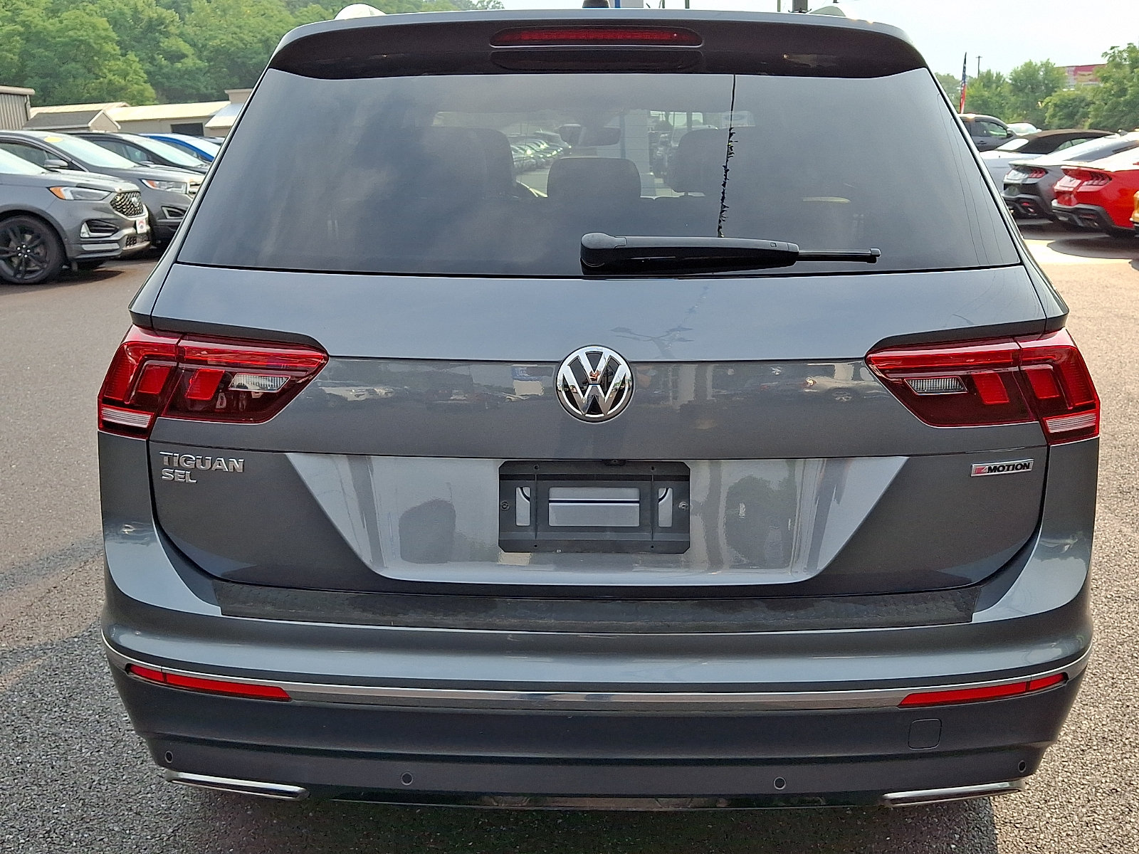 Used 2020 Volkswagen Tiguan SEL AWD/4WD image 9