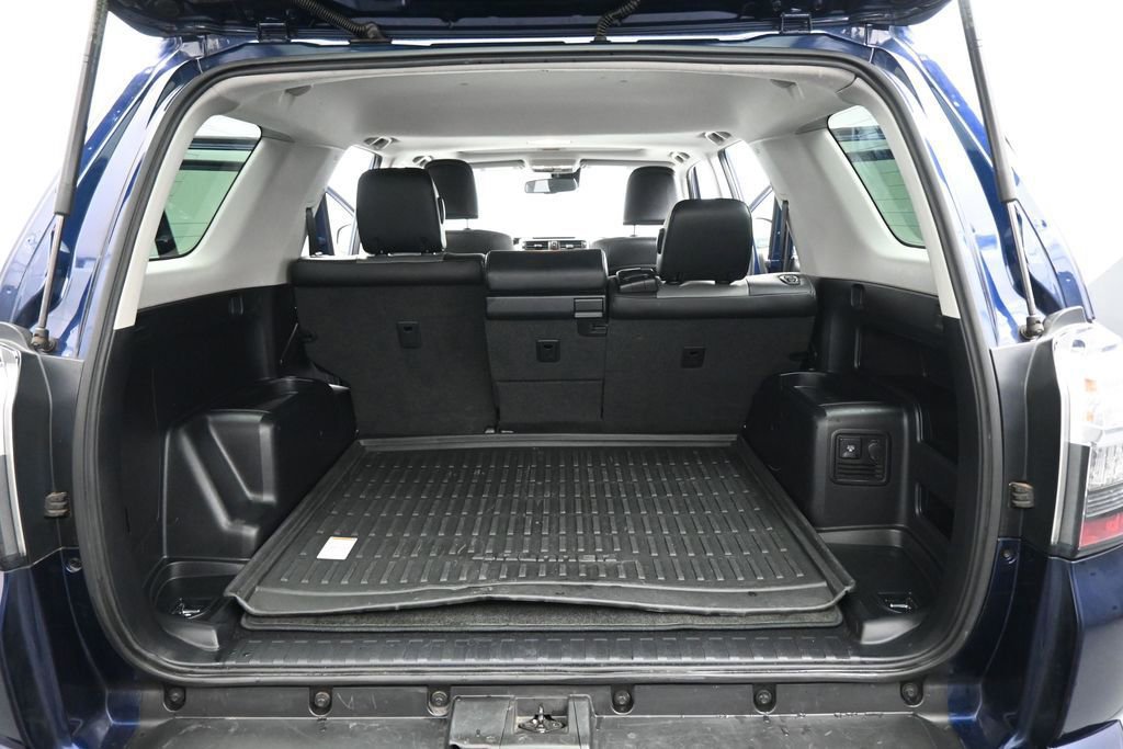 Used 2022 Toyota 4Runner SR5 Premium w/ Moonroof Package AWD/4WD image 48