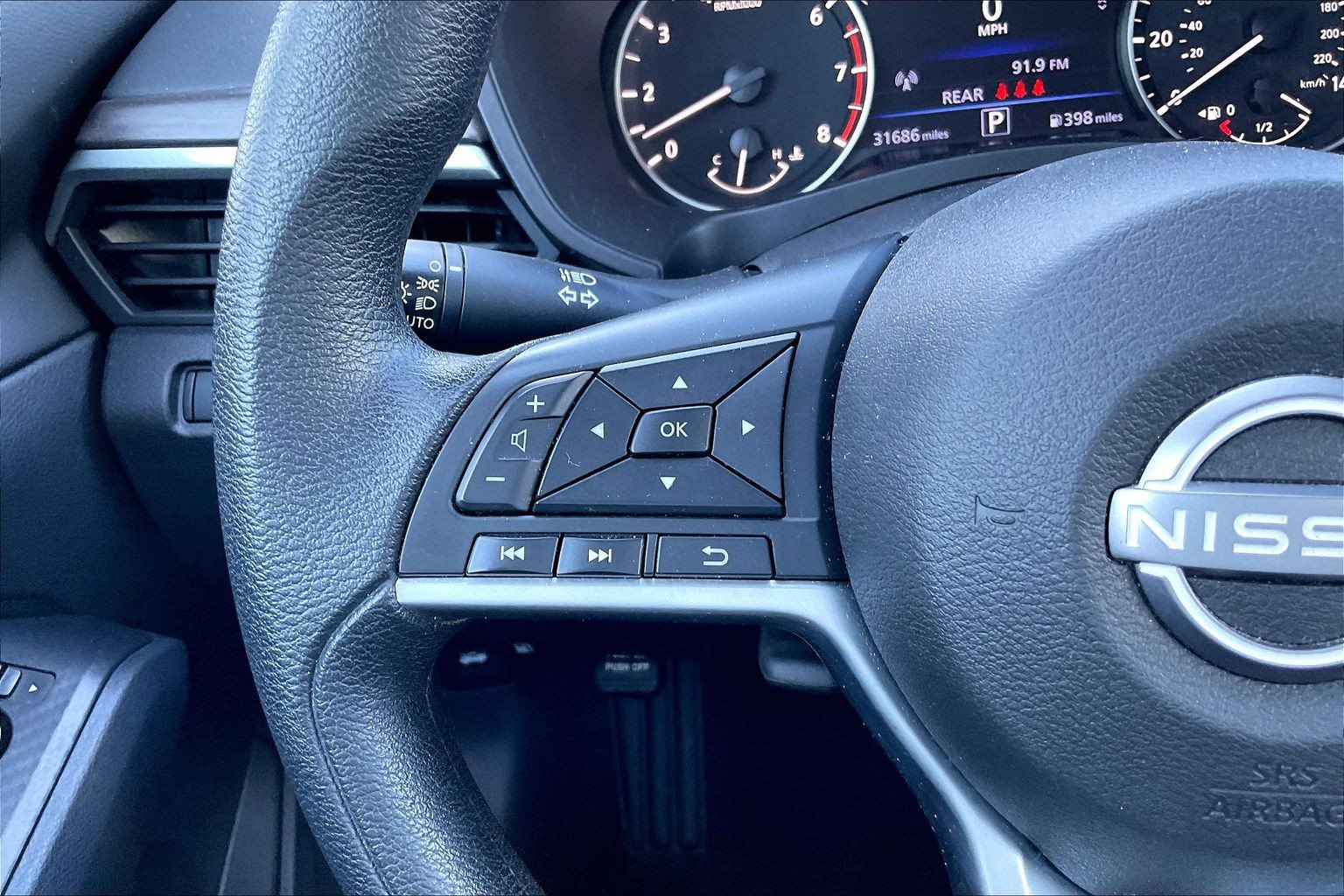 Used 2025 Nissan Altima 2.5 SV FWD image 17