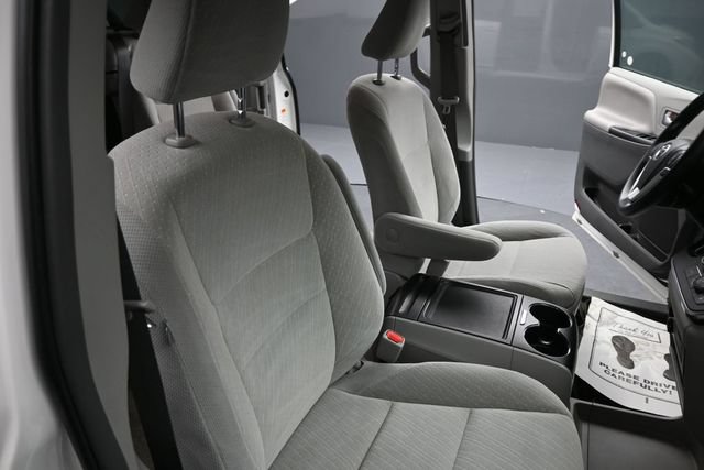 Used 2018 Toyota Sienna LE FWD image 29