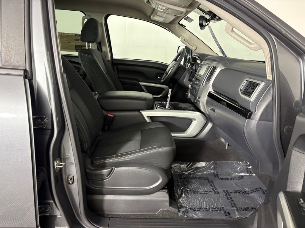 Used 2017 Nissan Titan SV image 36