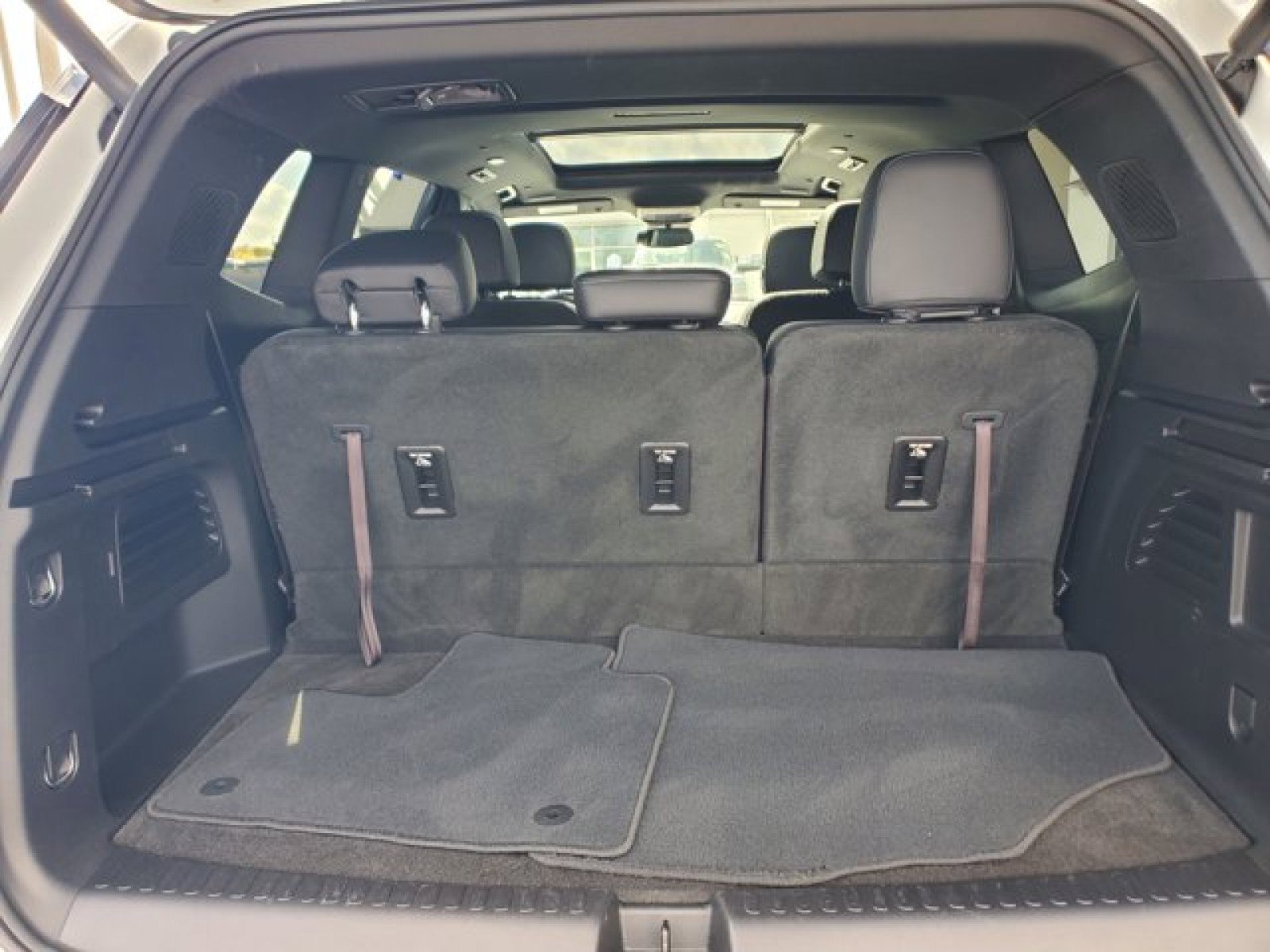 Used 2025 GMC Acadia Elevation w/ Elevation Premium Package image 8