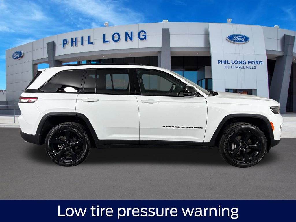 Used 2025 Jeep Grand Cherokee Altitude AWD/4WD image 6