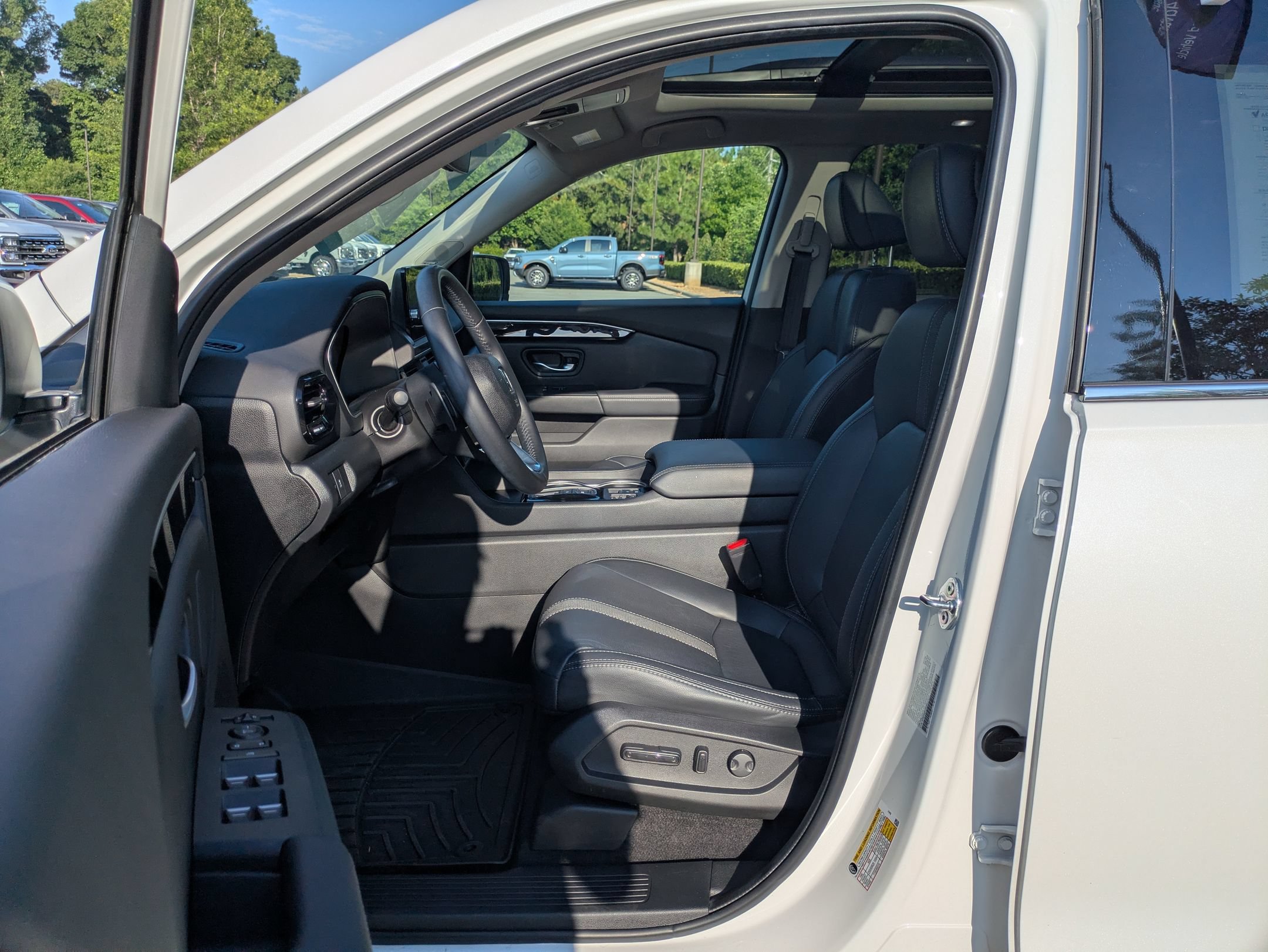 Used 2024 Honda Pilot Touring image 12