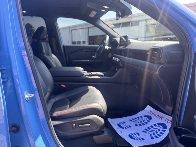 Used 2025 Honda Pilot TrailSport image 14