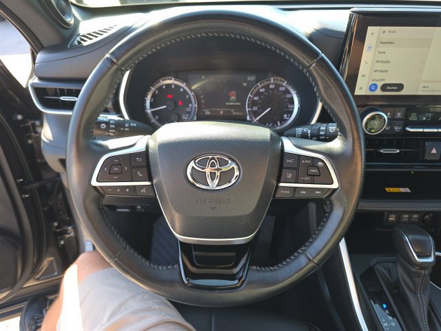 Used 2023 Toyota Highlander XSE FWD image 23