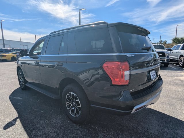 Certified 2024 Ford Expedition XLT image 3