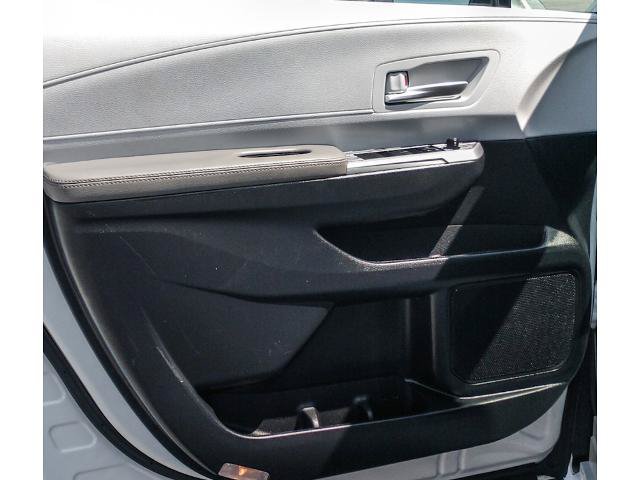 Used 2025 Toyota Sienna XLE FWD image 11